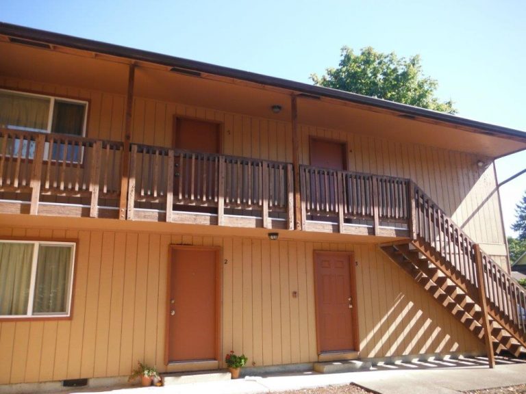 Pioneer Parkway Bright Apartments