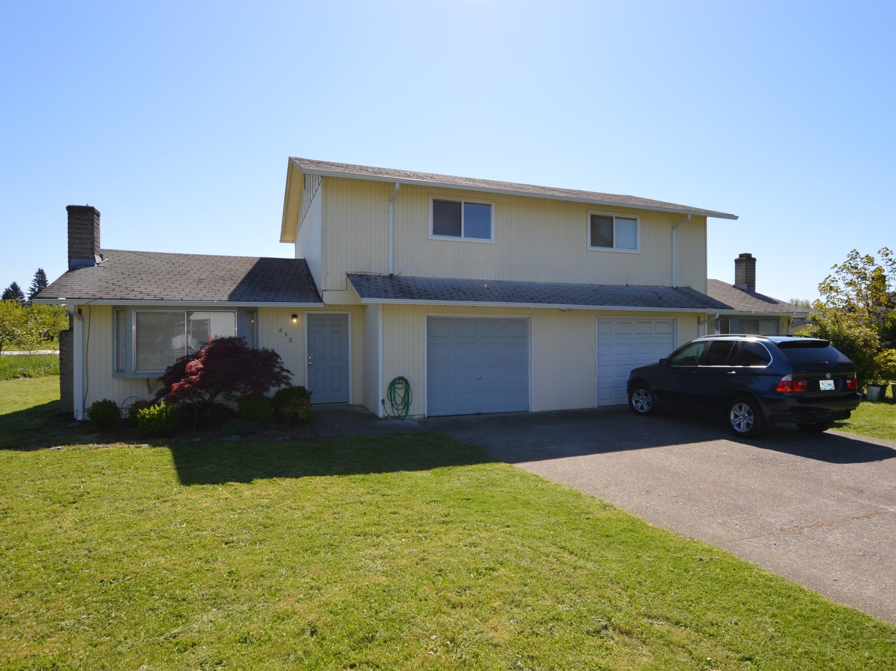 Cloverleaf Duplex Bright Apartments